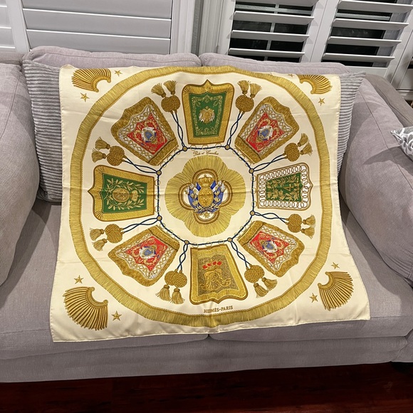 Hermes $550 Poste et Cavalerie Silk Large Scarf 💕HOST PICK💕 - Picture 3 of 8